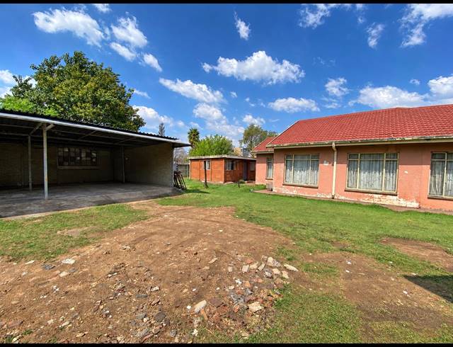 23 BEDROOM HOUSE FOR SALE IN BEDWORTH PARK